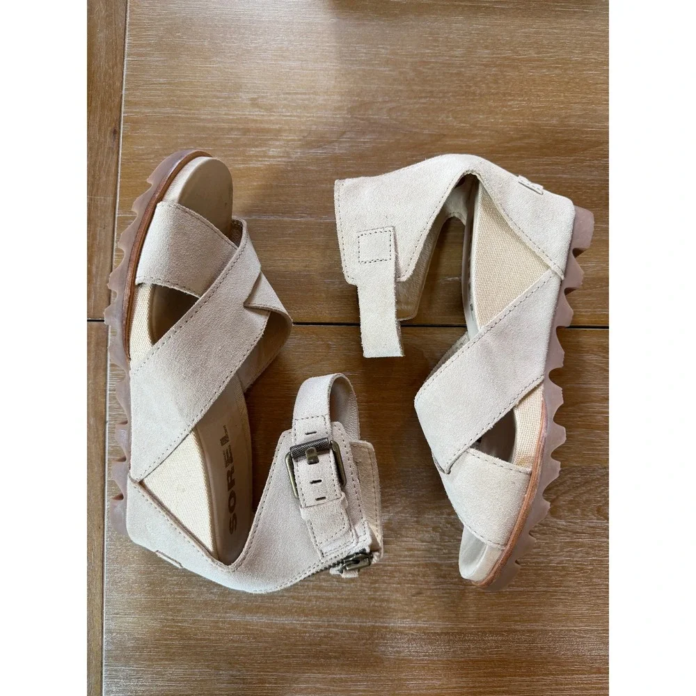 Sorel Joanie II Wedge Sandals Womens 8 Beige Suede Cross Strap Back Zip